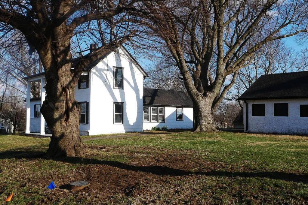 1908 Modern Farmhouse On Large Private Treed Lot Shawnee Zewnętrze zdjęcie