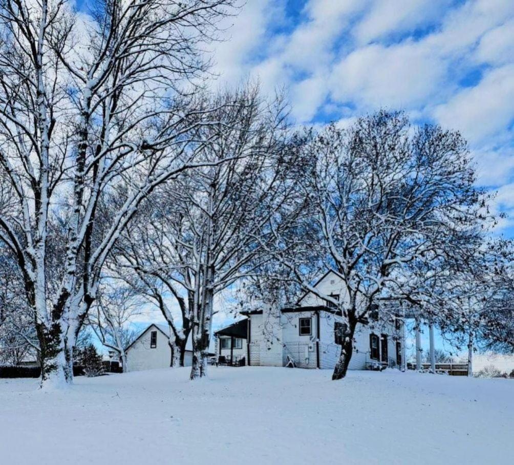 1908 Modern Farmhouse On Large Private Treed Lot Shawnee Zewnętrze zdjęcie